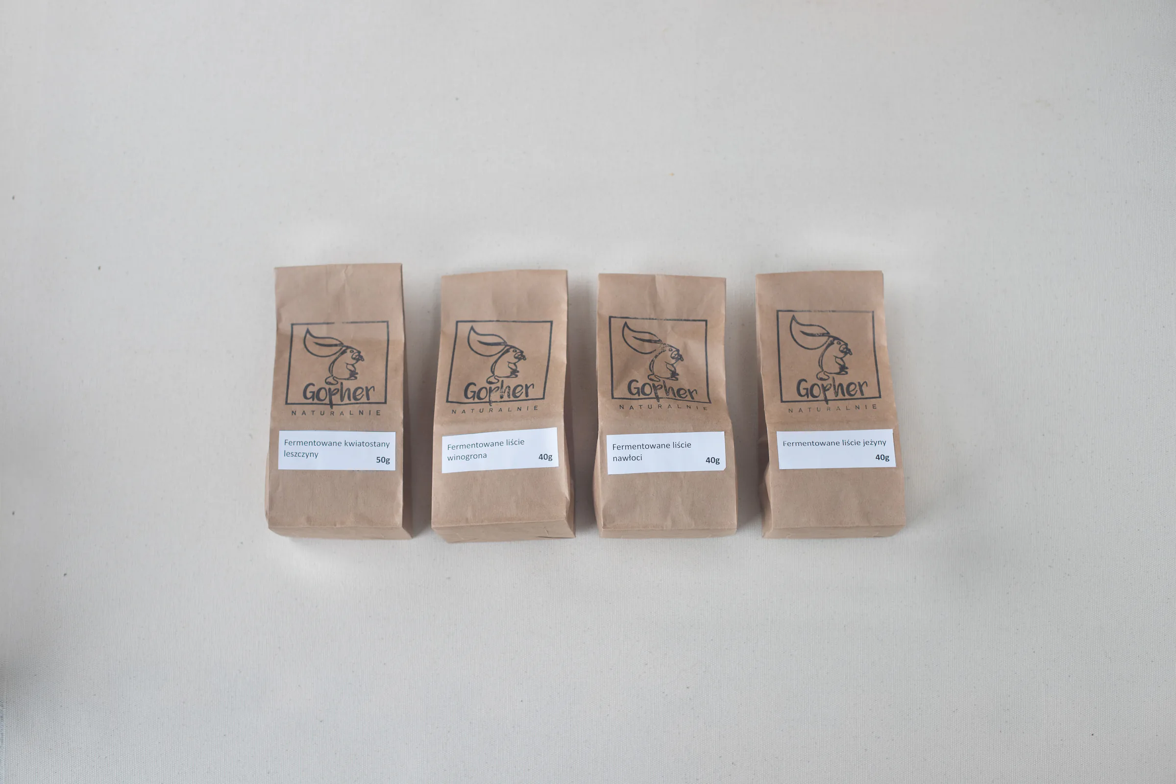 Naturalne kosmetyki Gopher Naturalnie pokazane w aranżacji produktowej